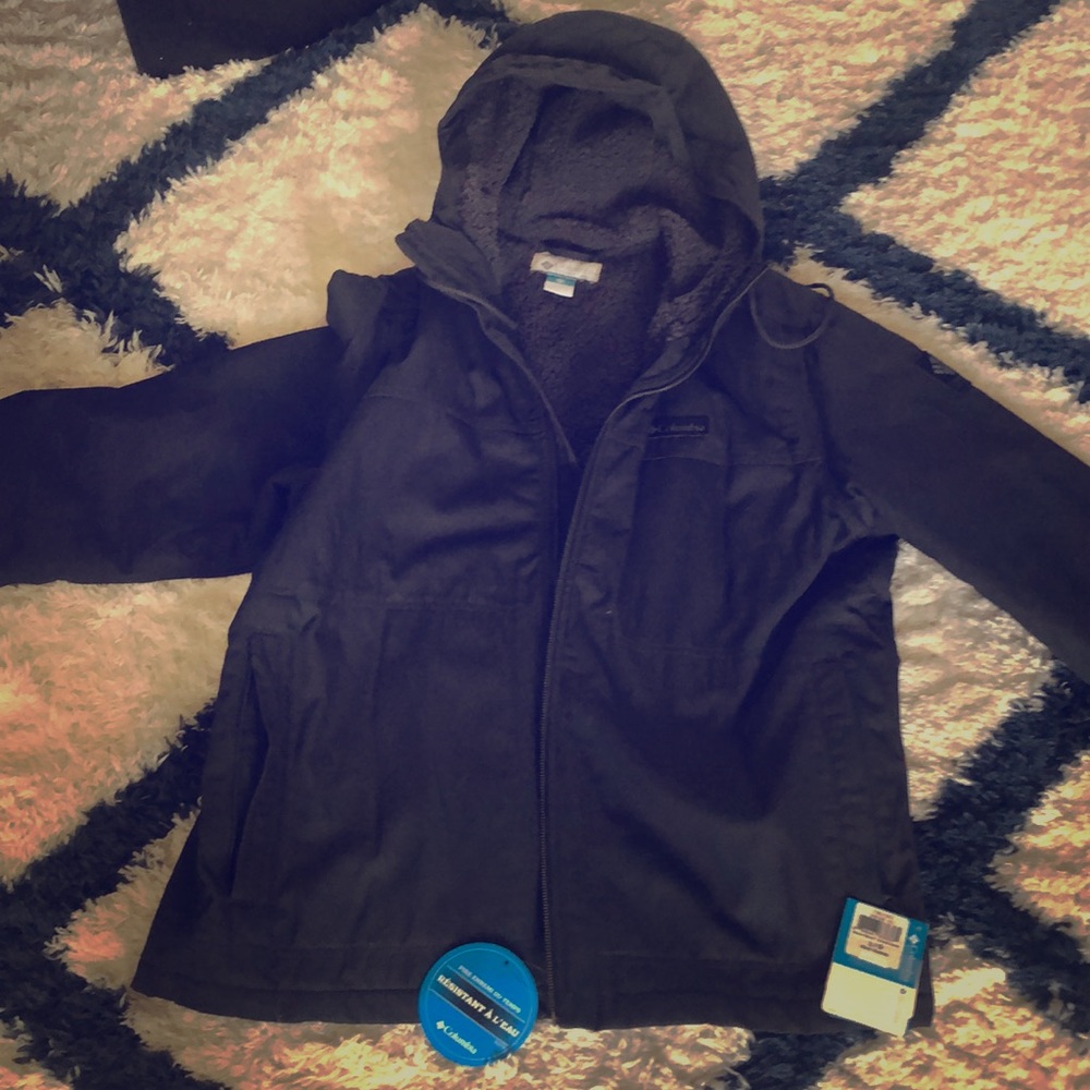 Columbia water resistant jacket L size brand new